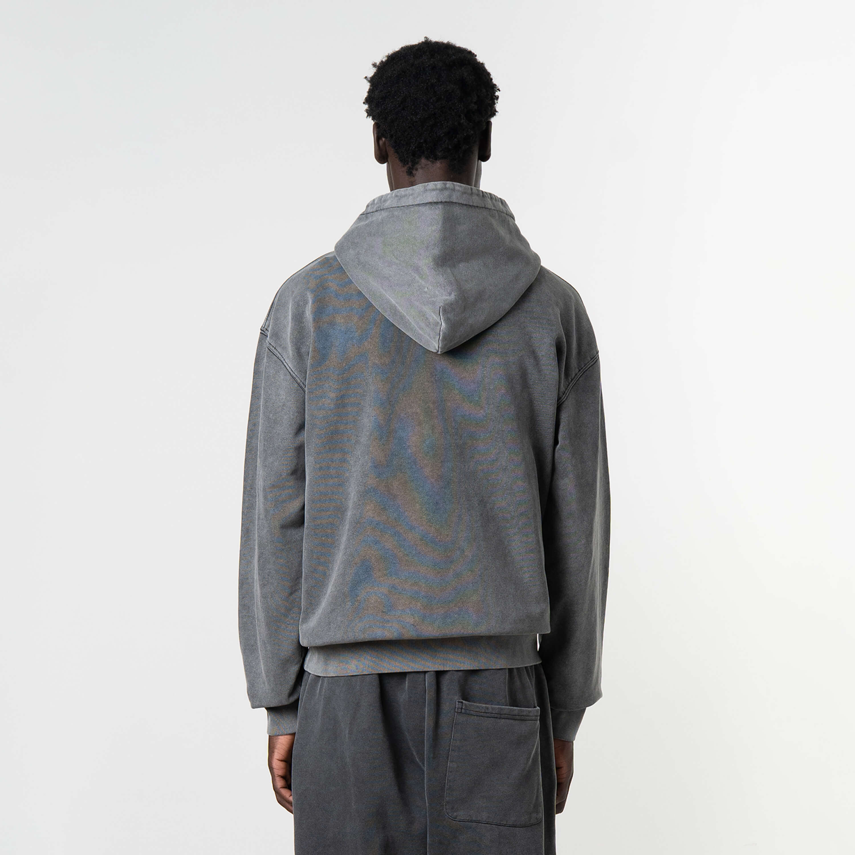 Model is 189 cm, 74 kg, and wears size M
