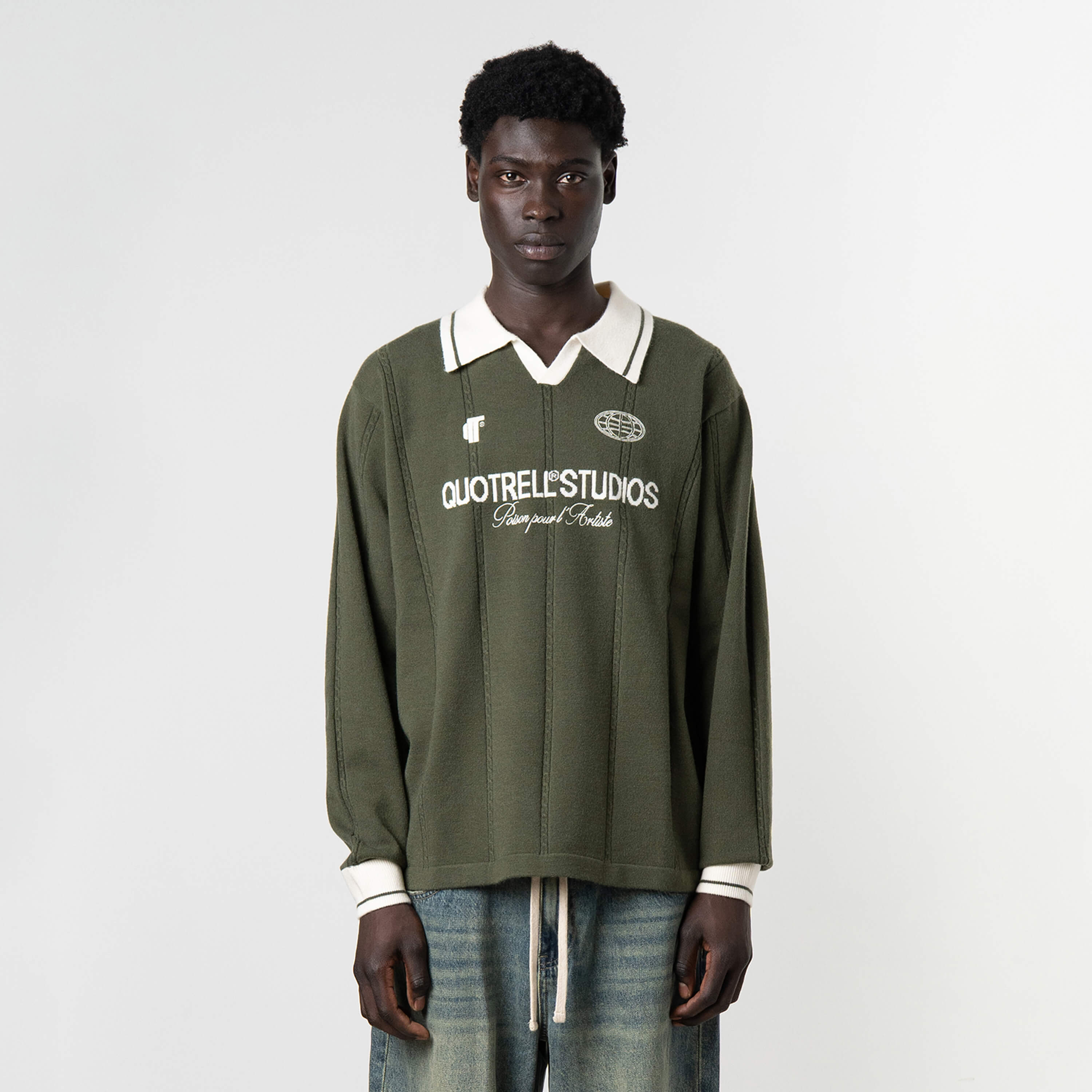 Model is 189 cm, 74 kg, and wears size M
