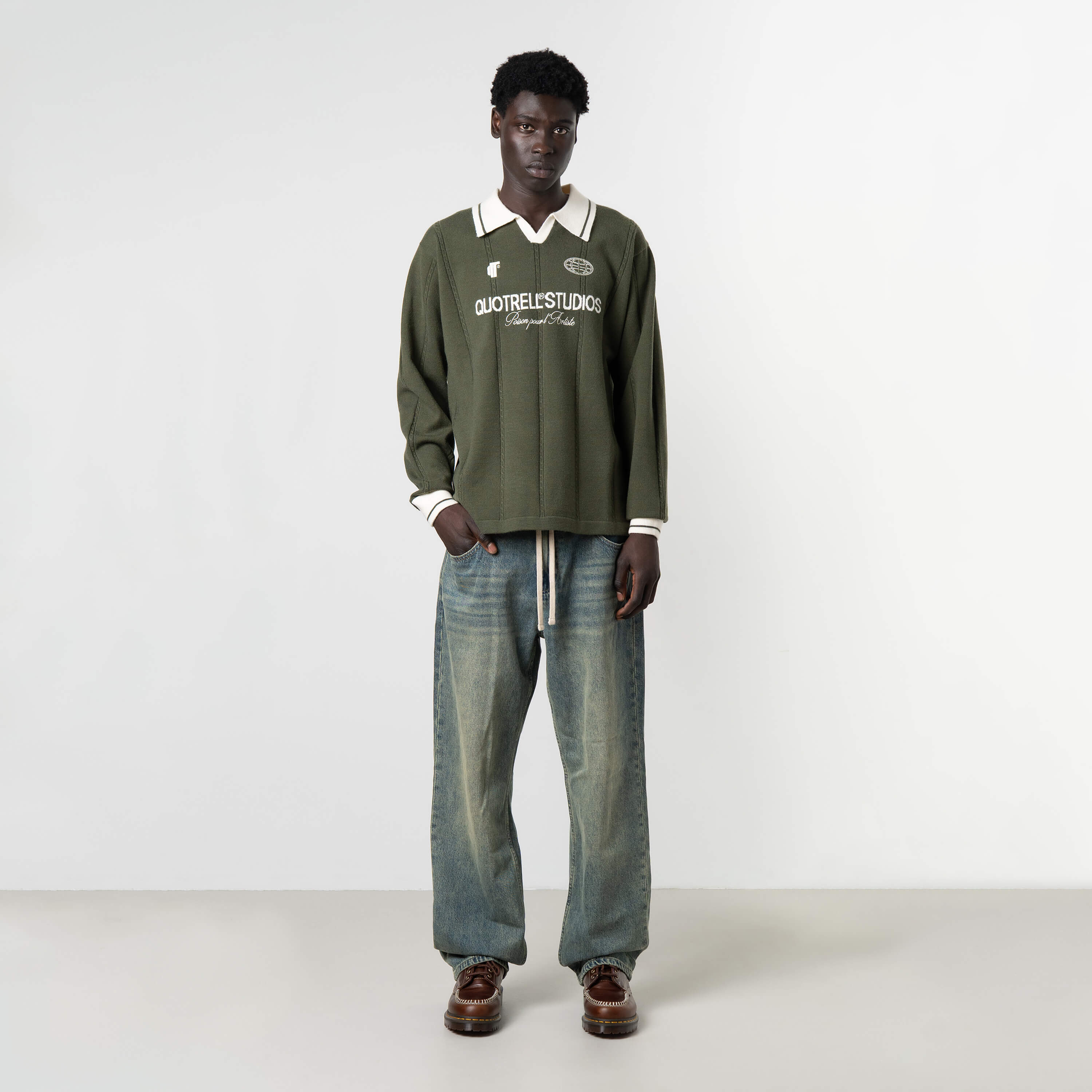 Model is 189 cm, 74 kg, and wears size M
