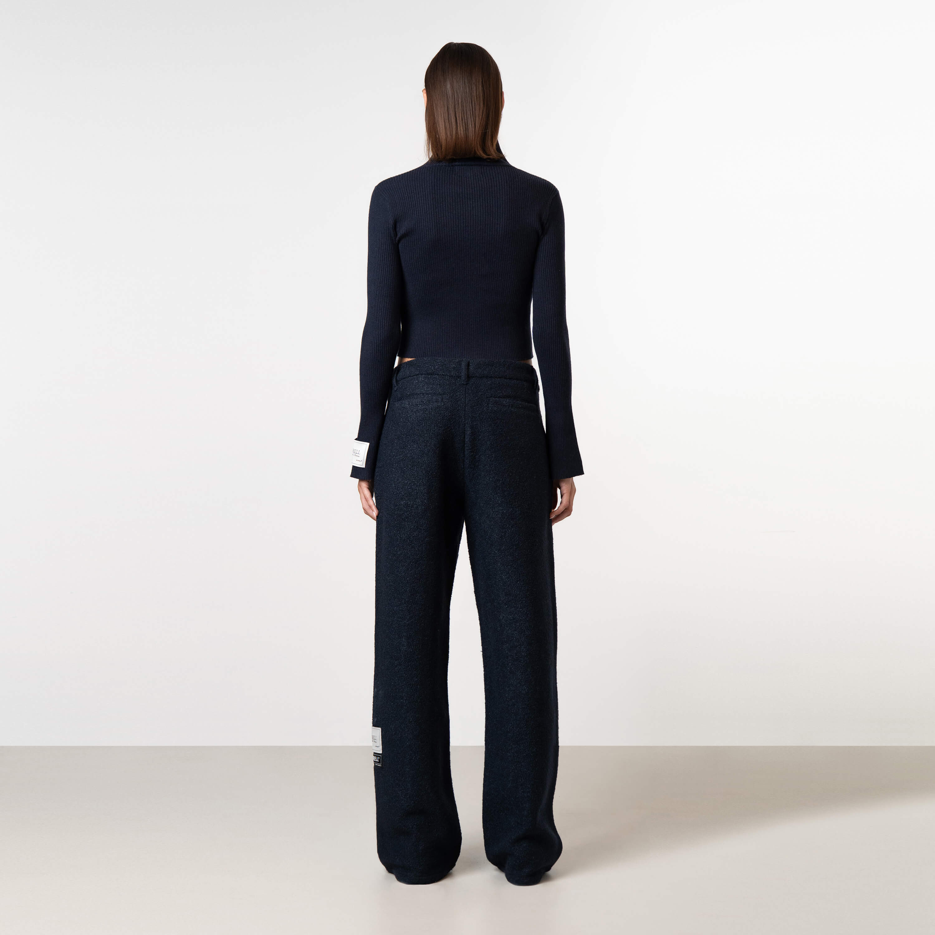 Model is 175 cm and wears size S
