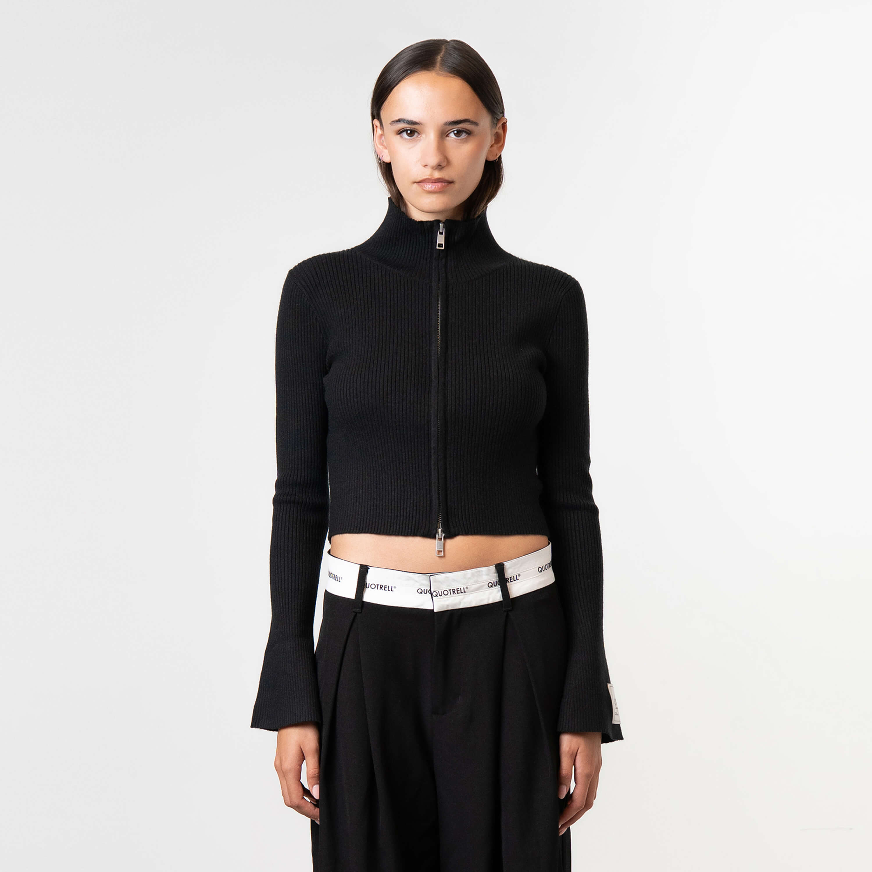 Model is 175 cm and wears size S
